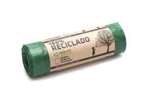 Bosses d'escombraries fetes amb plàstic reciclat 30x15L